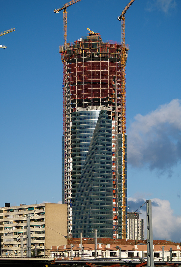 Torre Espacio by Cesar Serrano