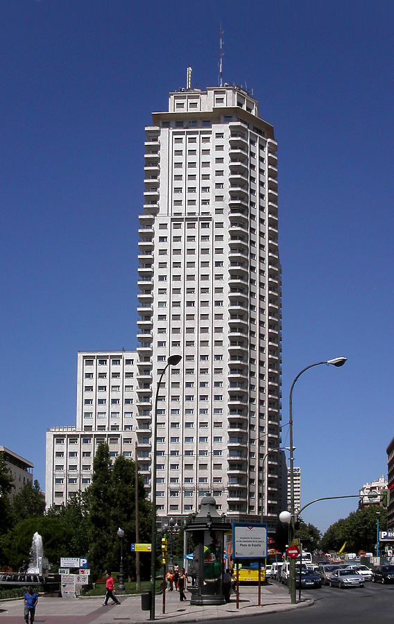 Torre de Madrid by Cesar Serrano