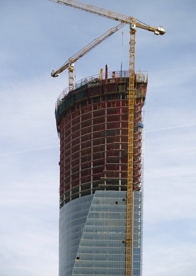 Torre Espacio by Cesar Serrano