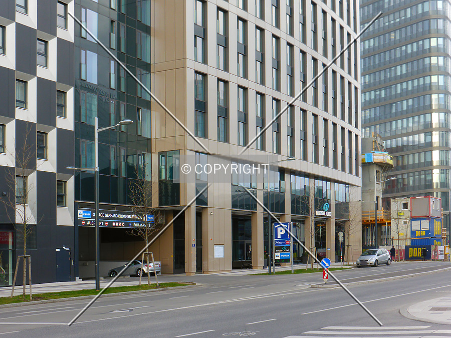 Motel One Hauptbahnhof by Nephilim