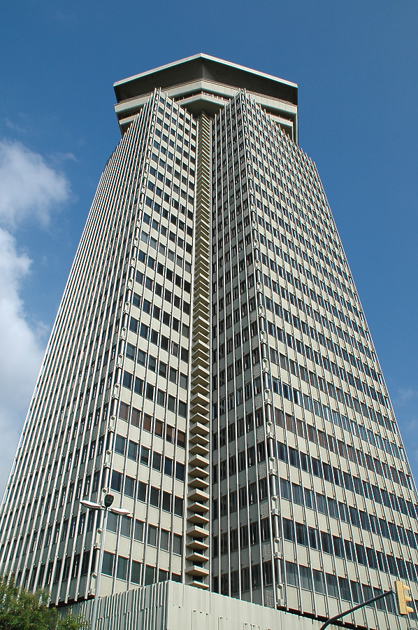 Edificio Colón by John Bek