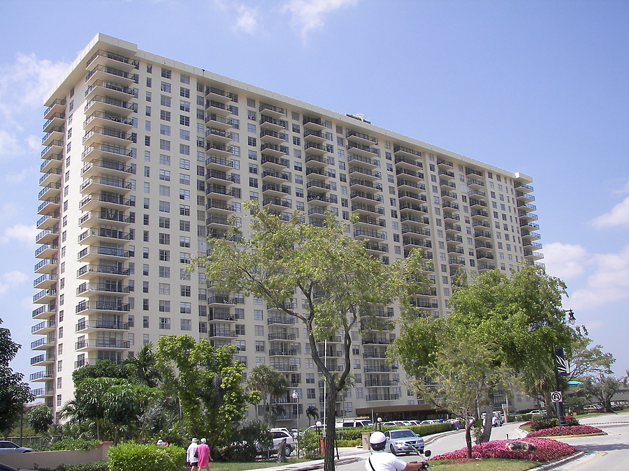 Winston Towers 300 by Rodney Gunn