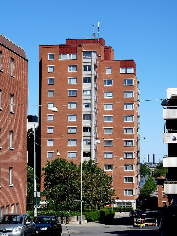 Vattengatan 2 by Robin Spetz