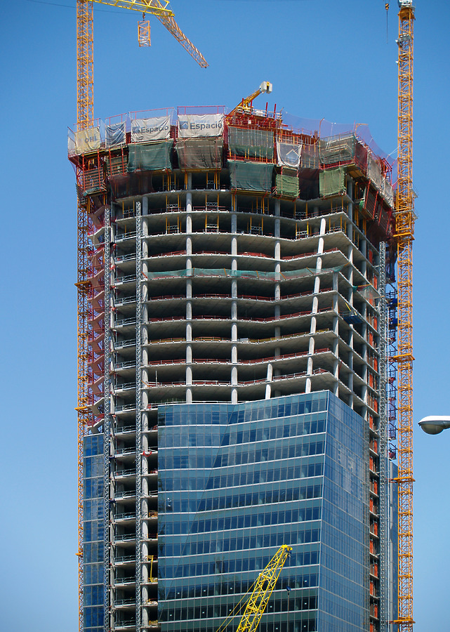 Torre Espacio by Cesar Serrano