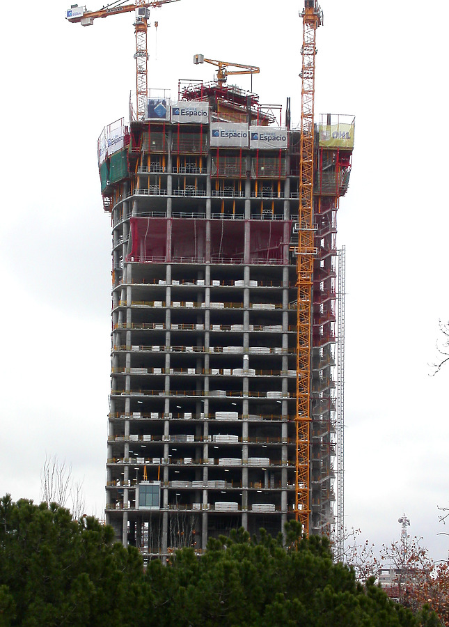 Torre Espacio by Cesar Serrano