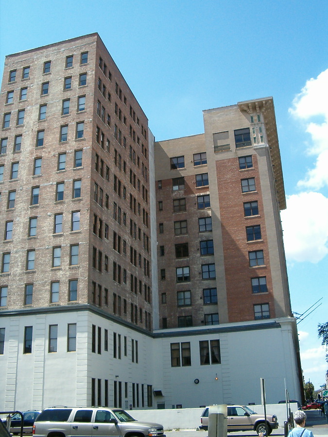 Manger Building by Rodney Gunn