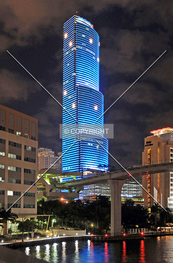 Miami Tower by Jorge Molina