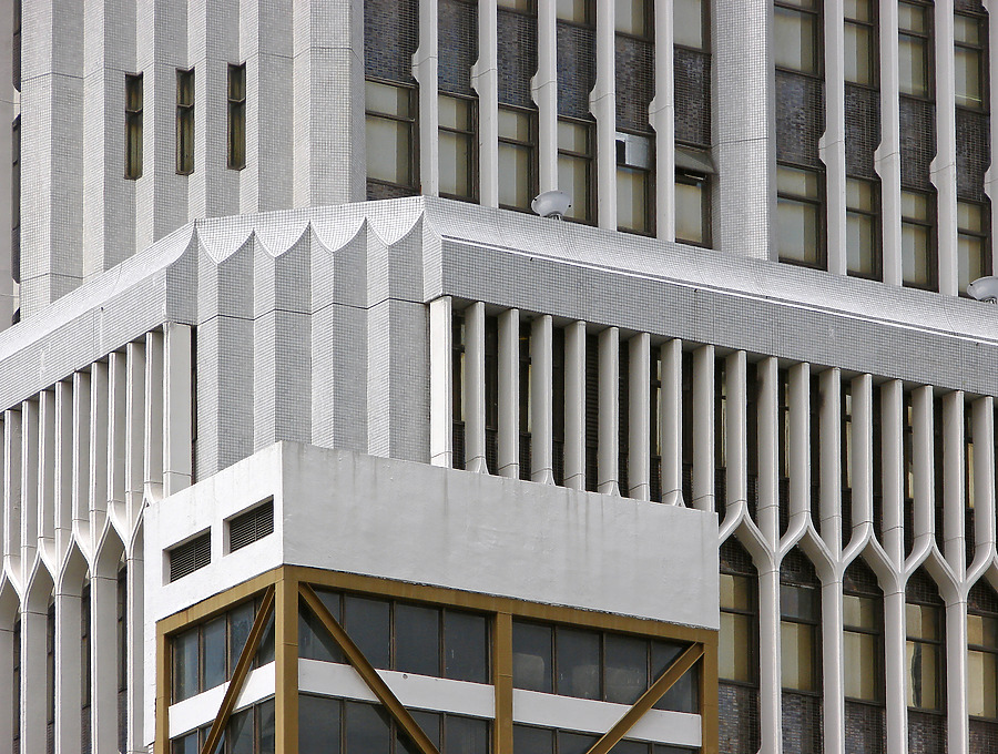 Peninsula Plaza by Horst Kiechle