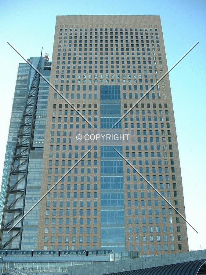 Royal Park Shiodome Tower by Andrew Stewart