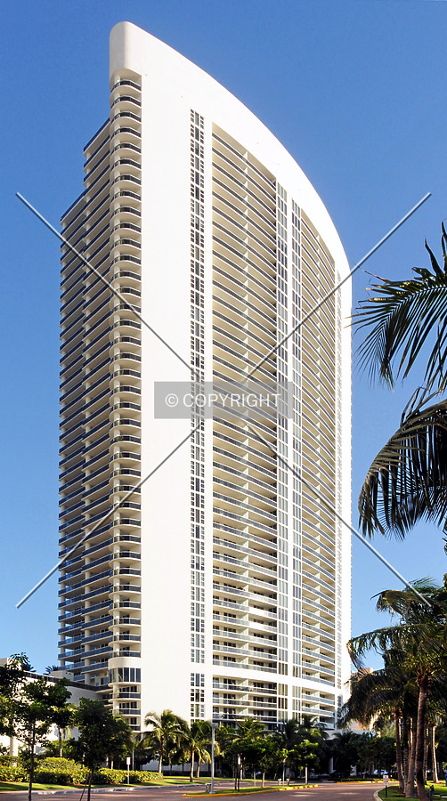 The Beach Club Tower 1 by Jorge Molina
