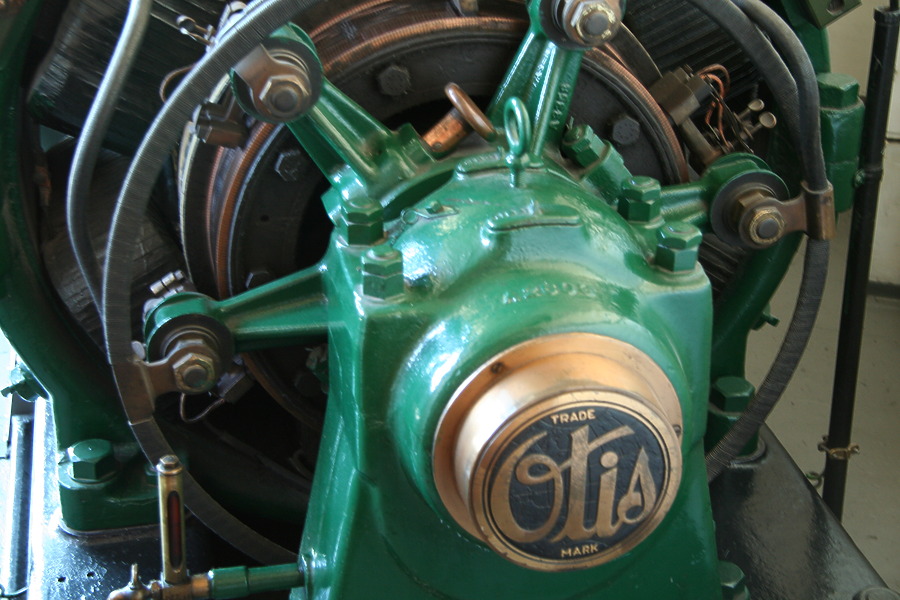 Smith Tower by Pavel Toczynski