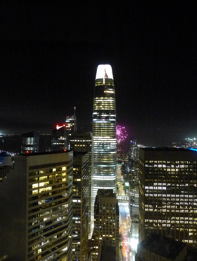 Salesforce Tower by Nate Lindsey
