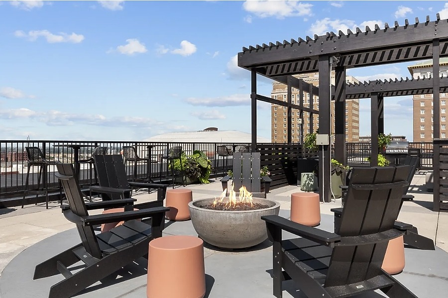 The Merchandise Mart Apartments by Oliver Properties
