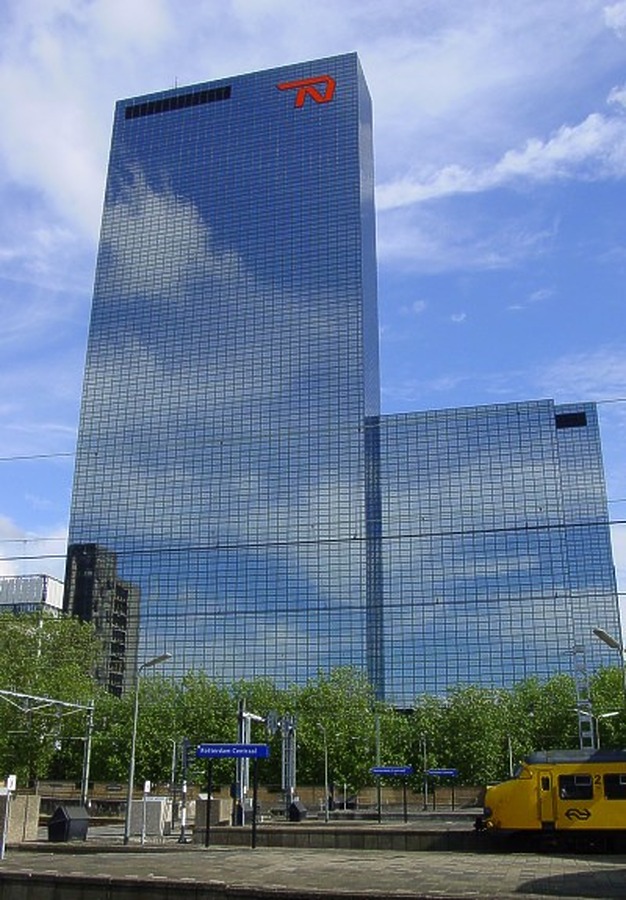 Gebouw Delftse Poort 1 by Michiel van Dijk