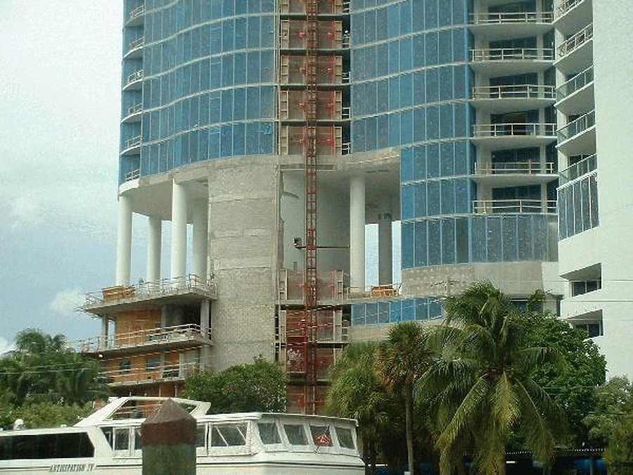 Las Olas River House by Paul Cucuzza