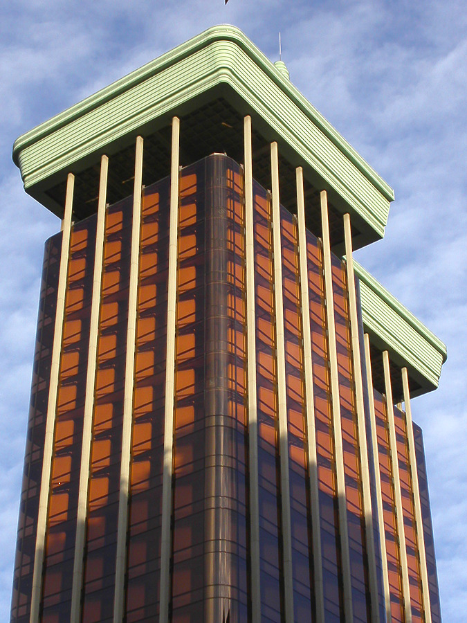 Torre Colón by Cesar Serrano