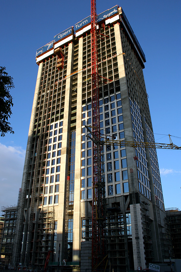 OpernTurm by Daniel Kieckhefer