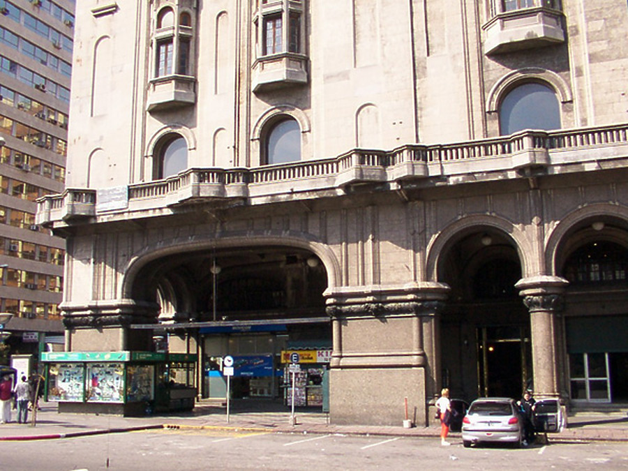Palacio Salvo by Daniel Kieckhefer
