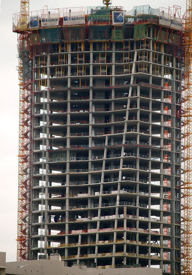Torre Espacio by Cesar Serrano