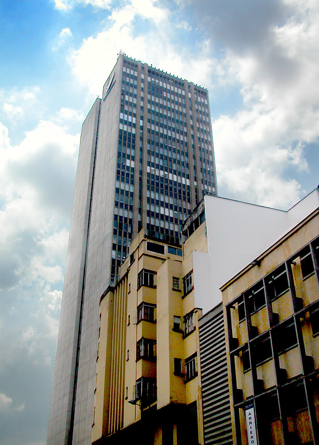 Edificio Corficolombiana by Jim Schwartz