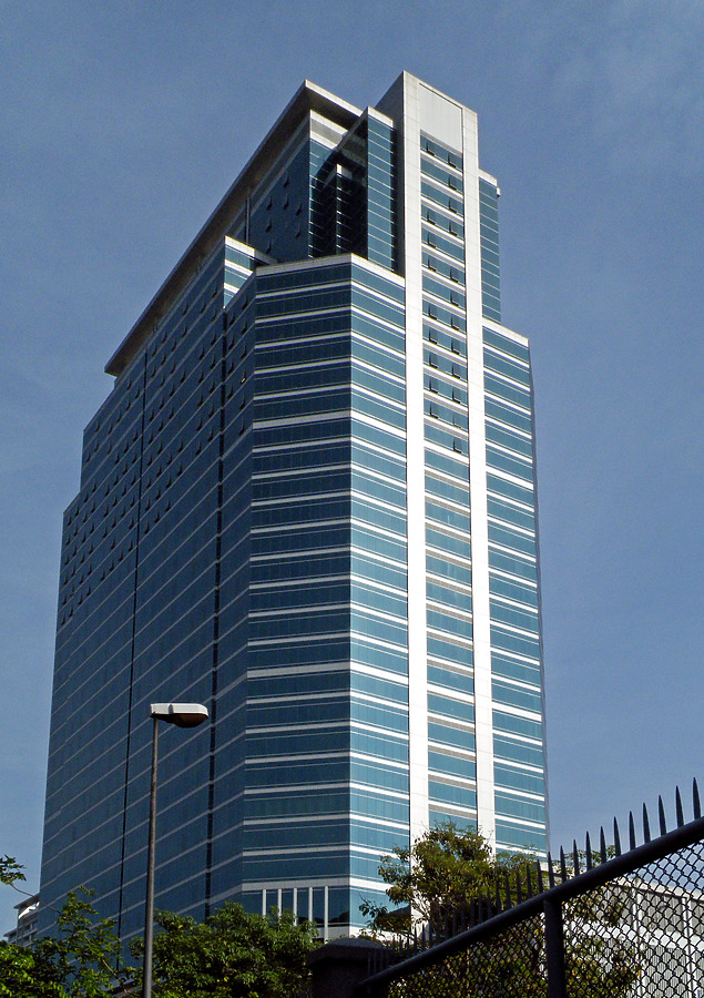 Chamchuri Office Tower by Horst Kiechle