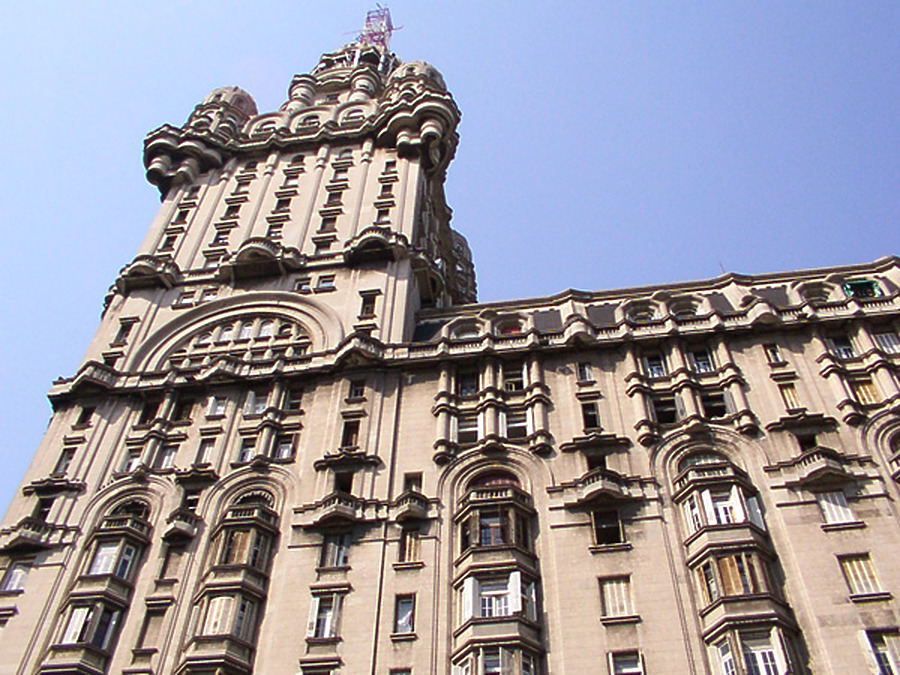 Palacio Salvo by Daniel Kieckhefer