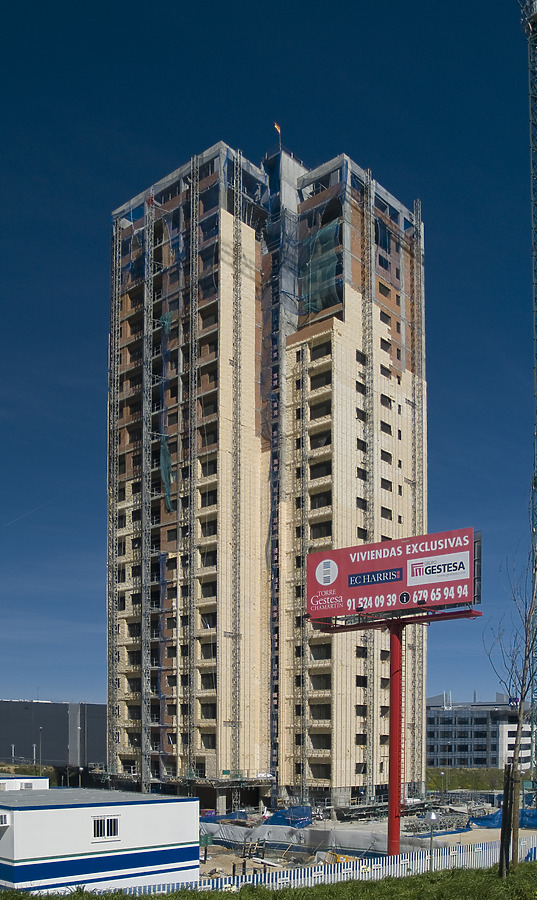 Torre Ámbar by Cesar Serrano