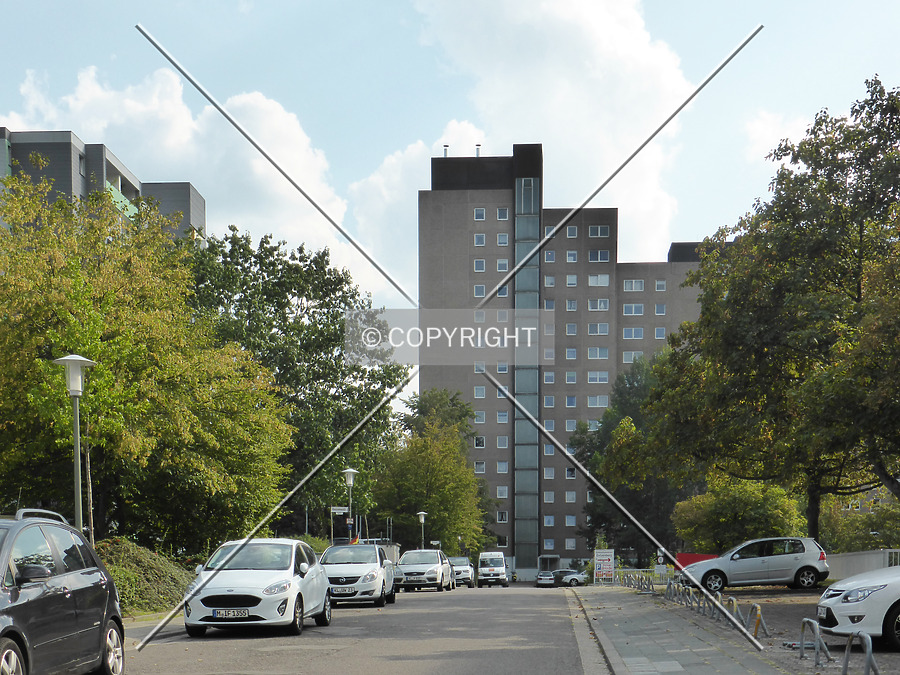 Rousseaustraße 6-12 by Nephilim