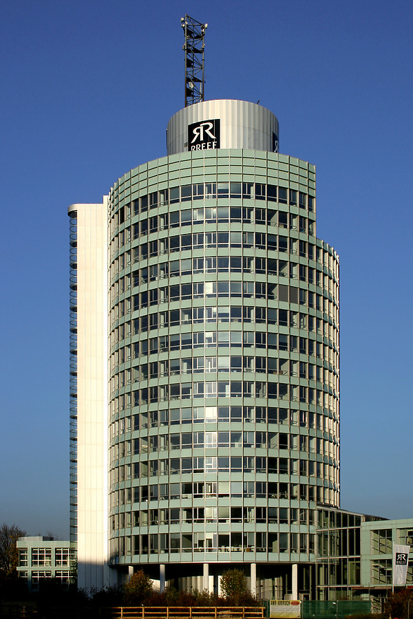 Taunus Tower by Daniel Kieckhefer