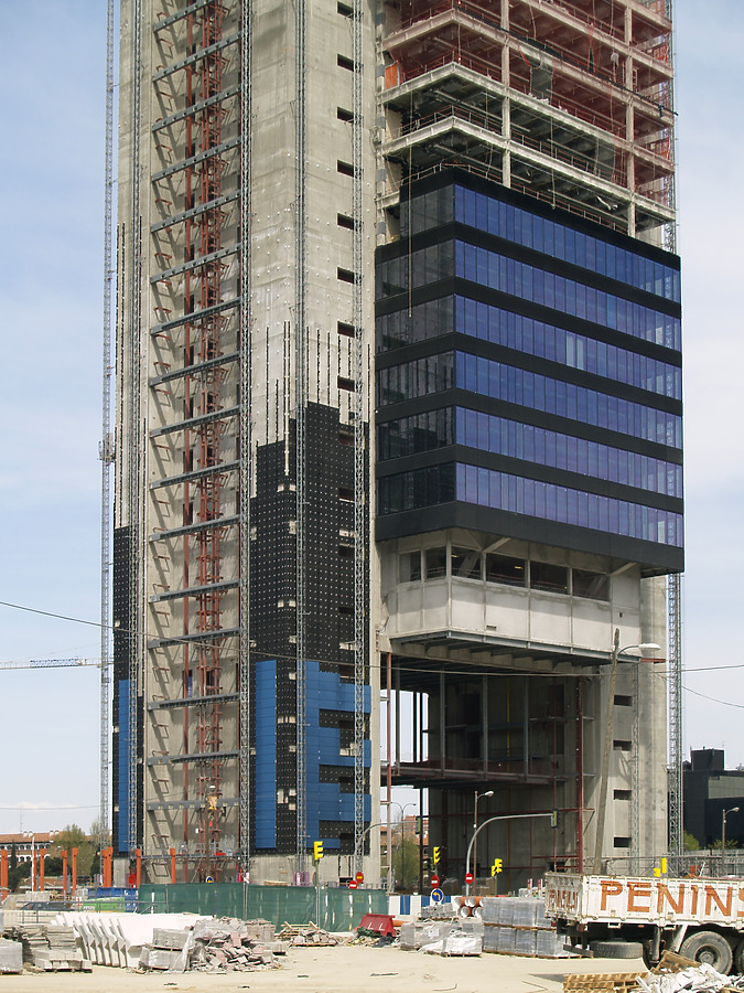 Torre Caja Madrid by Cesar Serrano