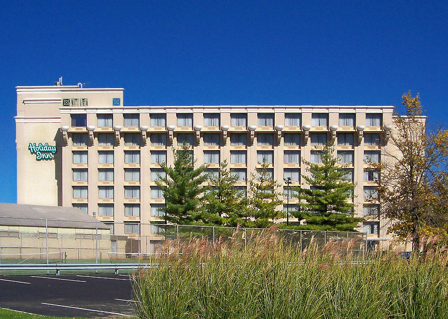 Holiday Inn - Airport West / Earth City by Ryan Hildebrand