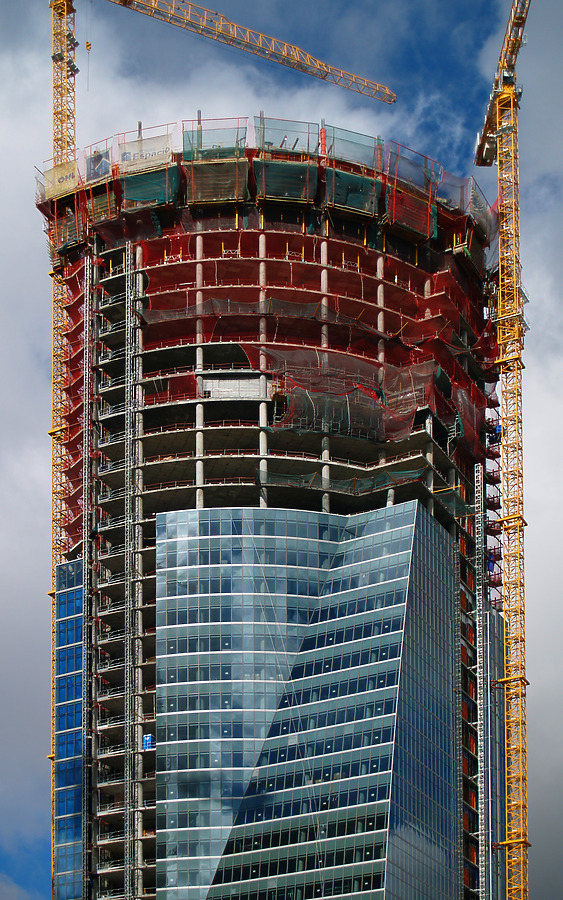 Torre Espacio by Cesar Serrano