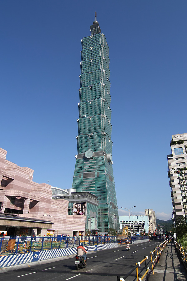 Taipei 101 by Michiel van Dijk