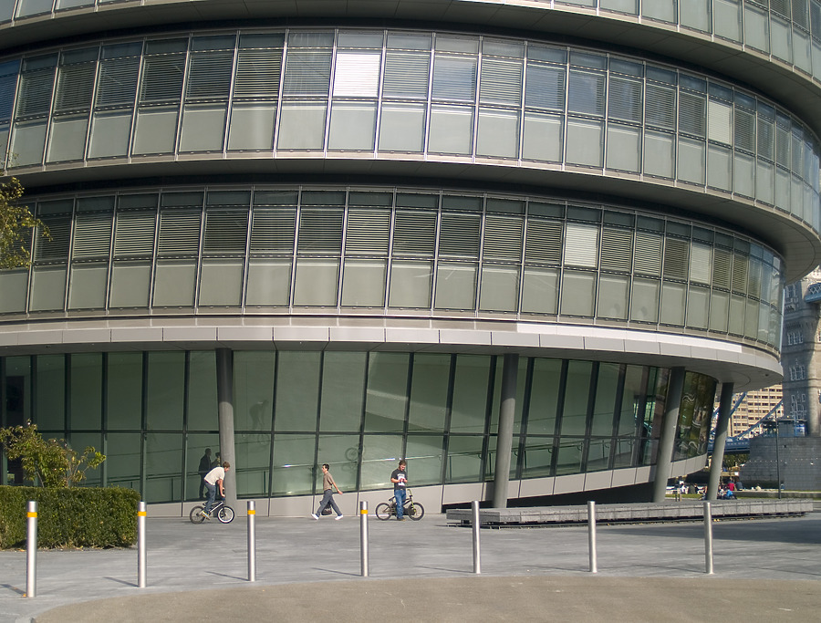 London City Hall by Cesar Serrano