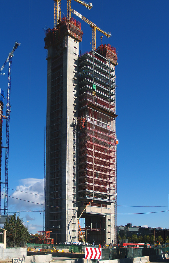 Torre Caja Madrid by Cesar Serrano