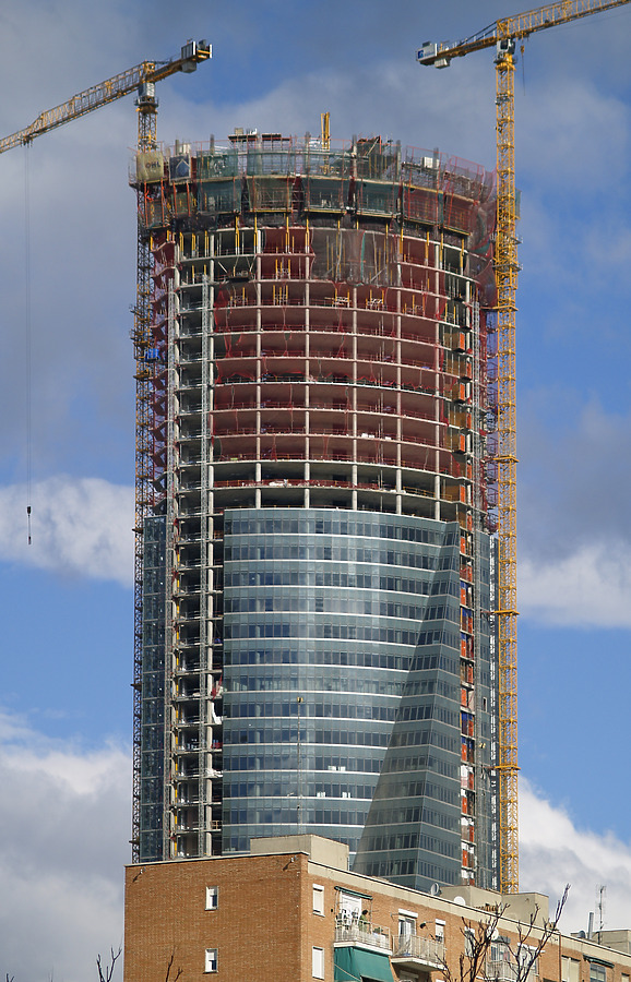 Torre Espacio by Cesar Serrano