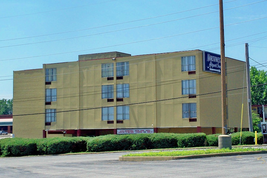 Northwest Airport Inn East Building by Ryan Hildebrand