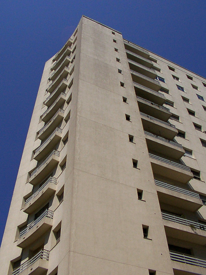 Edificio 14 de Mayo by Daniel Kieckhefer