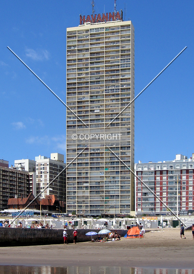 Edificio Demetrio Eliades by Maximiliano Buono