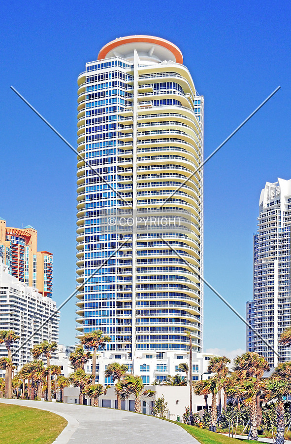 Continuum on South Beach, South Tower by Jorge Molina