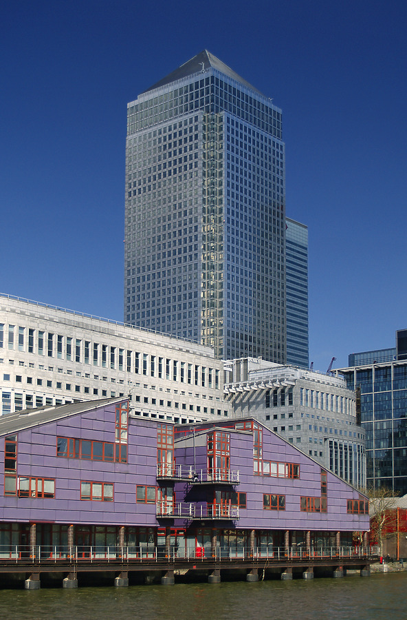 One Canada Square by Cesar Serrano