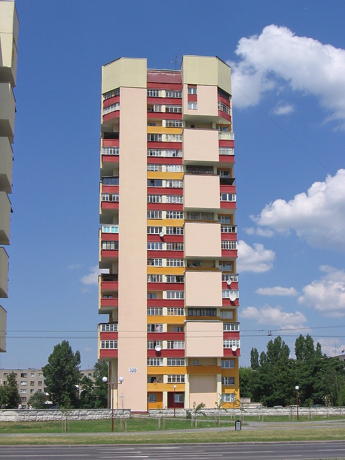 Ulitsa Moskovskaya 320 by Alexei Bobko