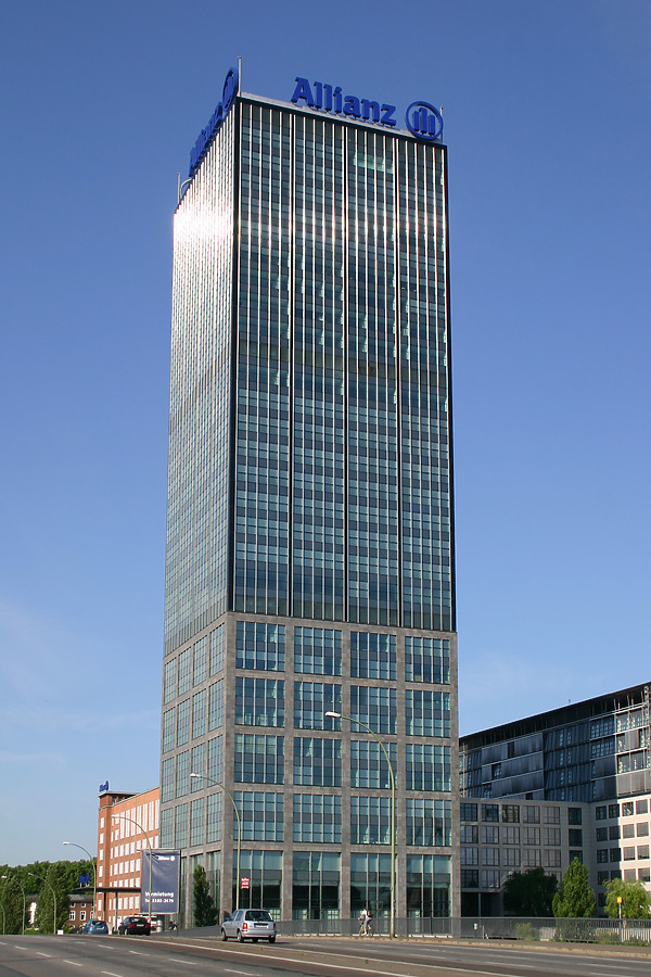 Hochhaus Treptower by Michiel van Dijk
