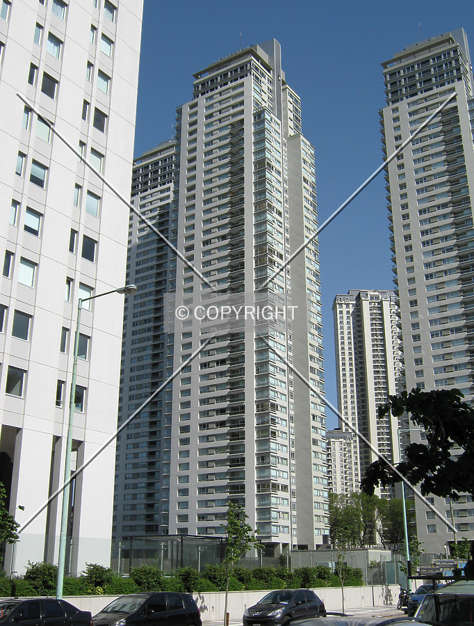 Torre del Parque by Maximiliano Buono