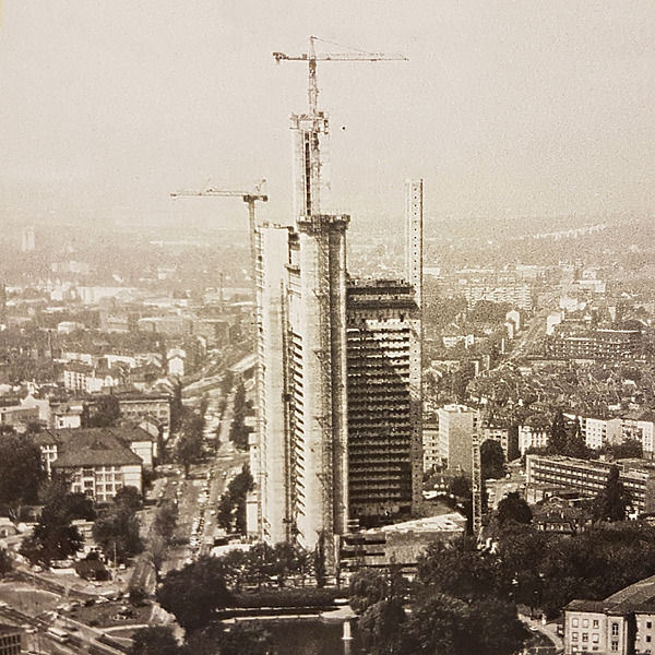 Plaza Büro Center by Wilhelm Geber