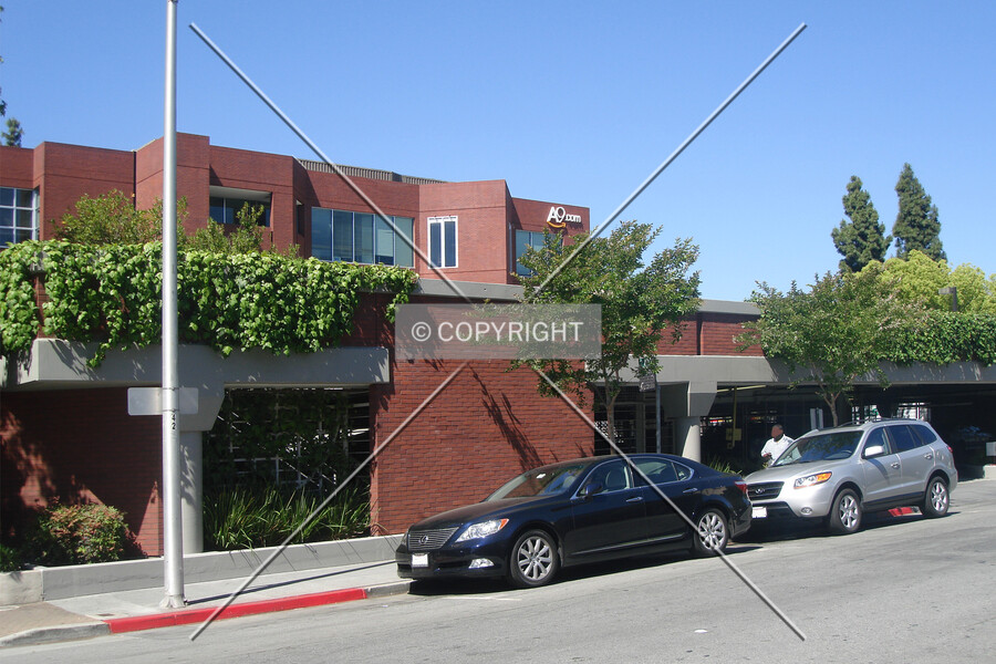130 Lytton Avenue Parking
