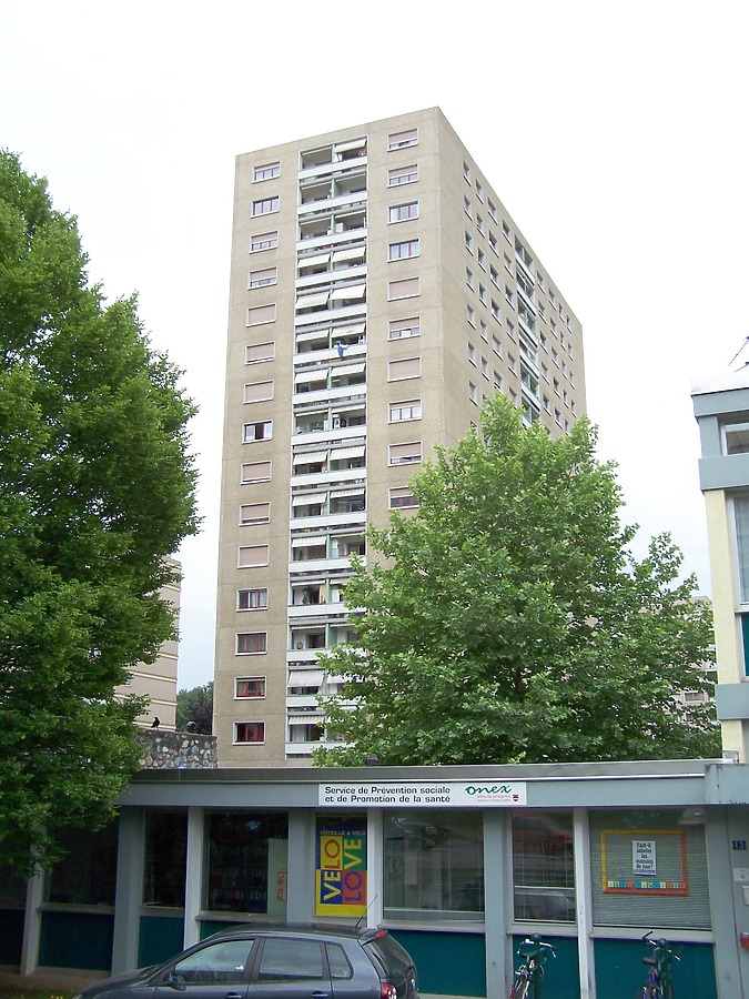 10-12 Rue du Vieux-Moulin by Huopa