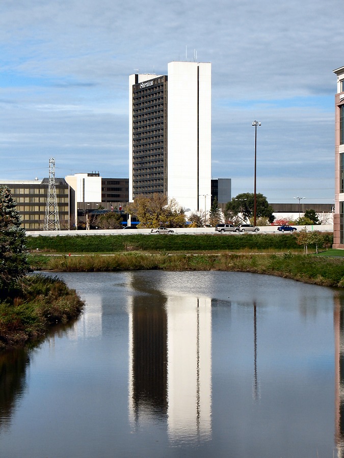 DoubleTree Bloomington Minneapolis South Tower by James Peacock