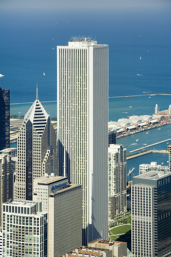 Aon Center by Pavel Toczynski