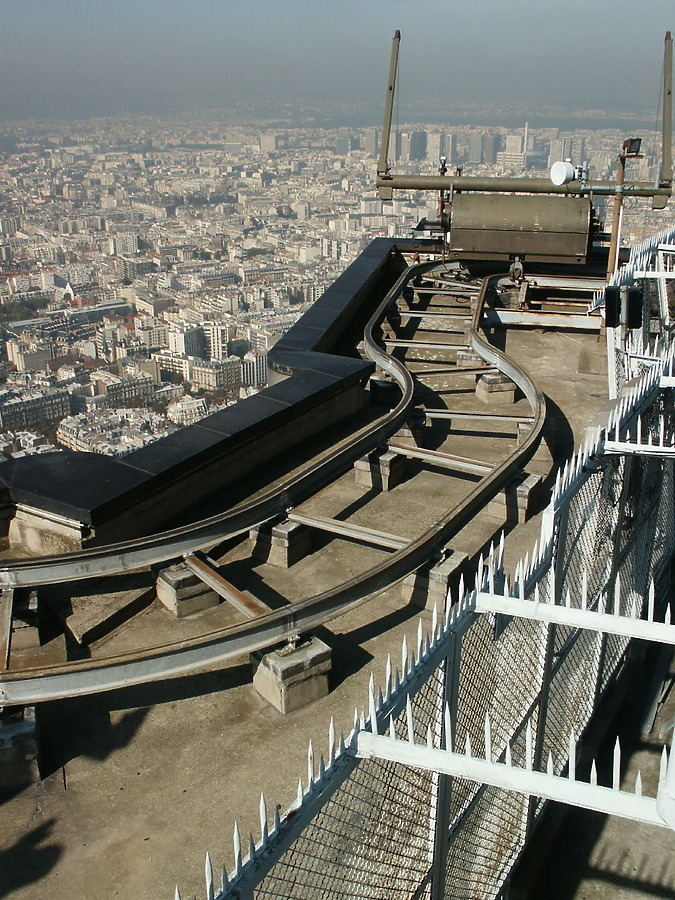 Tour Montparnasse by Daniel Kieckhefer